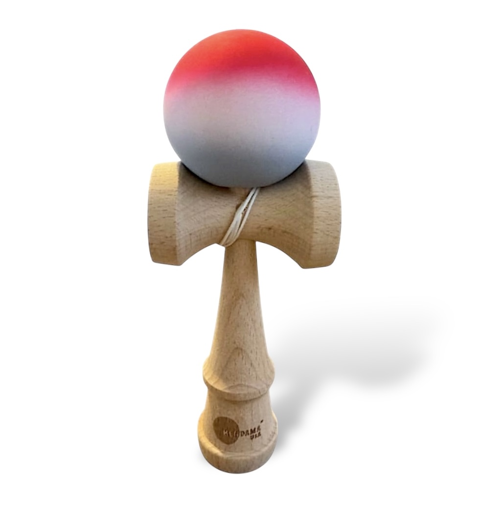 Kendama premium din lemn cu bilă gradient roșu-alb-albastru, finisaj mat, 18 cm